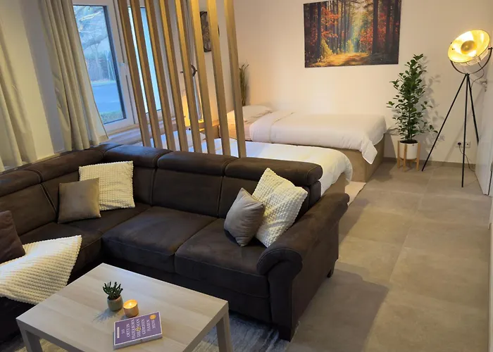 Moderne Mit Waldflair Und Kaffeegenuss *